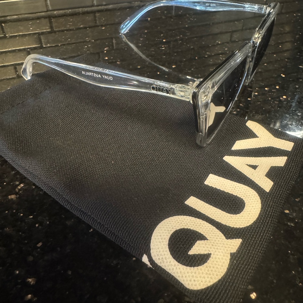 Quay Australia Clear Frame Glasses - Picture 3 of 4